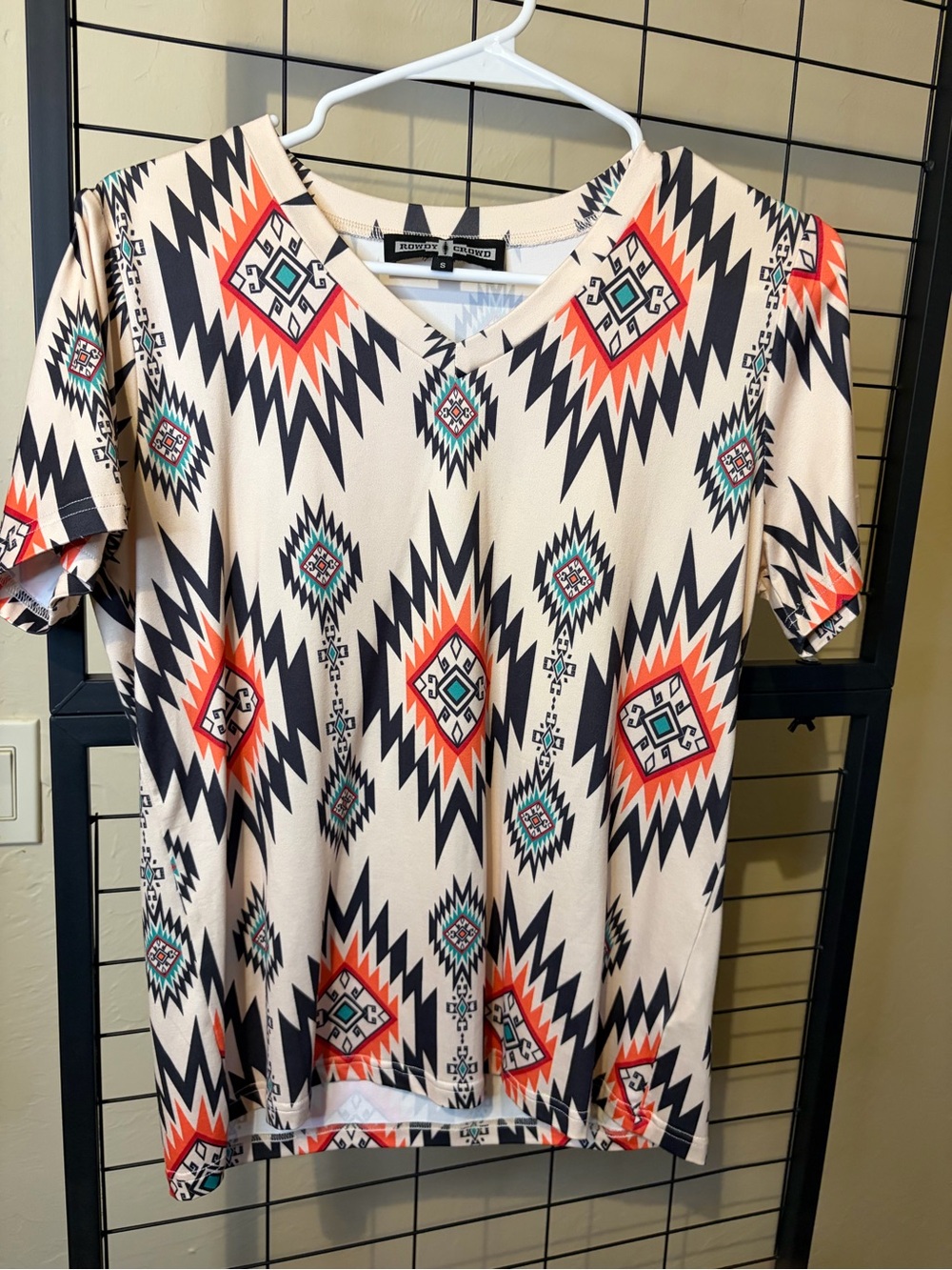 Rowdy crowd Aztec print size small